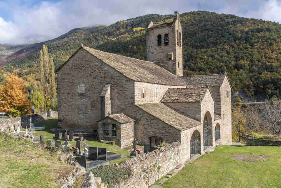 Huesca - Linas de Broto 2 - iglesia de San Miguel.jpg
